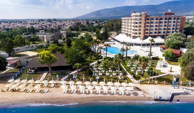 THE HOLIDAY RESORT HOTEL 4*
